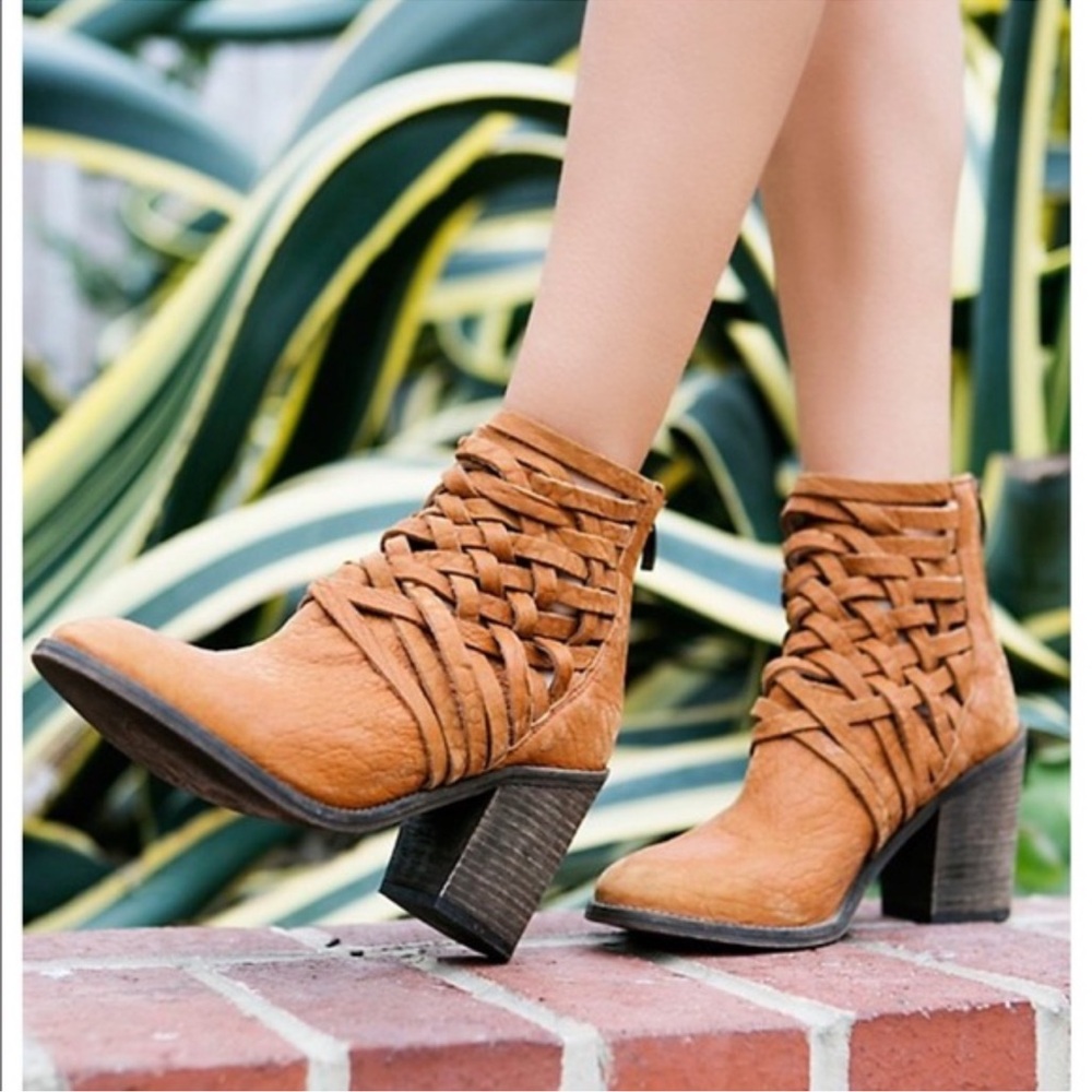 Free People Carrera Camel Braided Woven Leather Booties siE 38